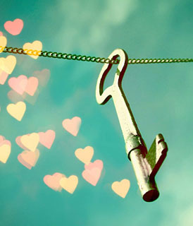 Foto de uma chave antiga com reflexos em forma de coração (Título: Love freedom, Autor: Beorange)