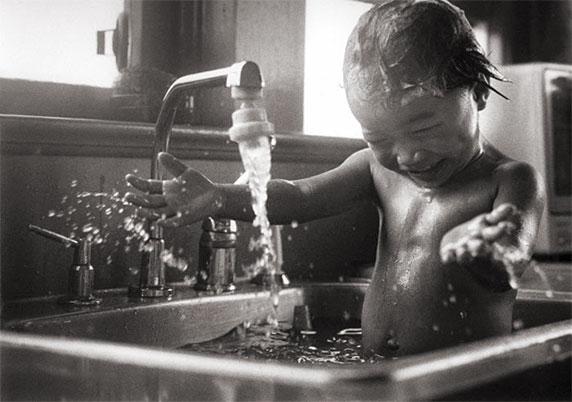 Foto de un niño feliz